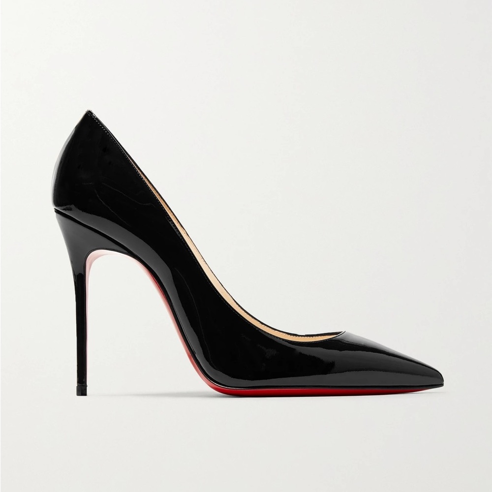 Fabulous Christian Louboutin Décolleté 554 100 Patent Leather pumps!